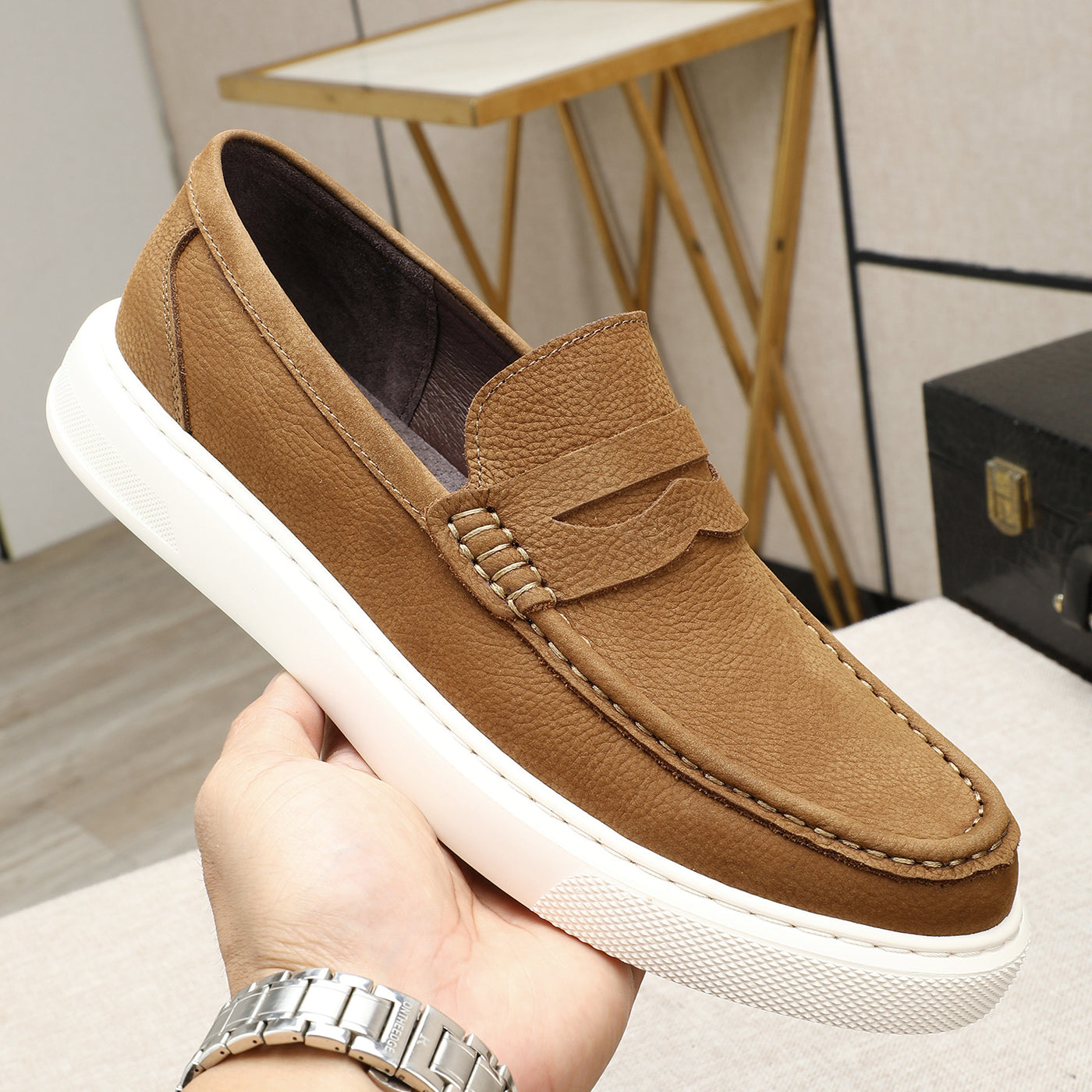 Modern casual lightweight loafers 2026 new matte cowhide urban trendy old money style slip-on men's 2